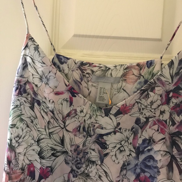 😻 3/$20 H & M top - Picture 3 of 5